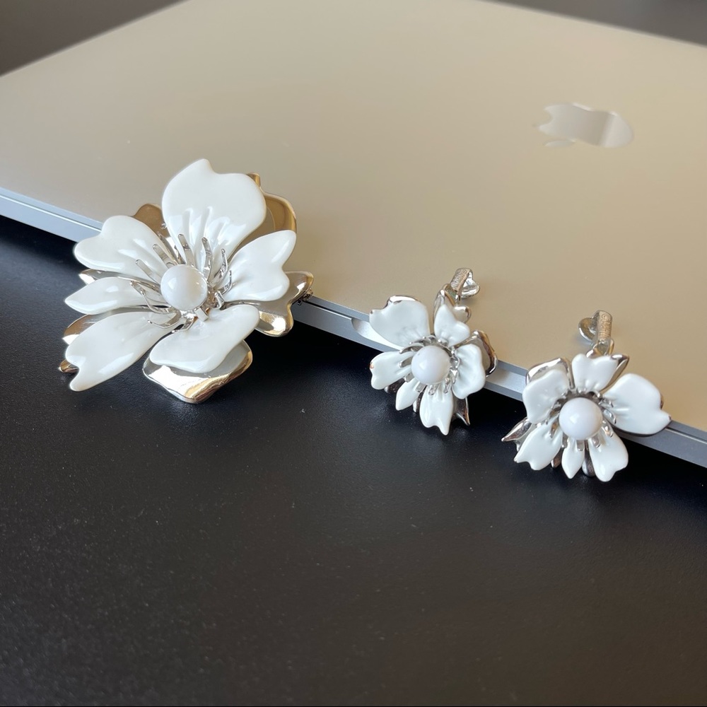Vintage Sarah Coventry White Silver MCM Flower Pin Brooch Earrings Set